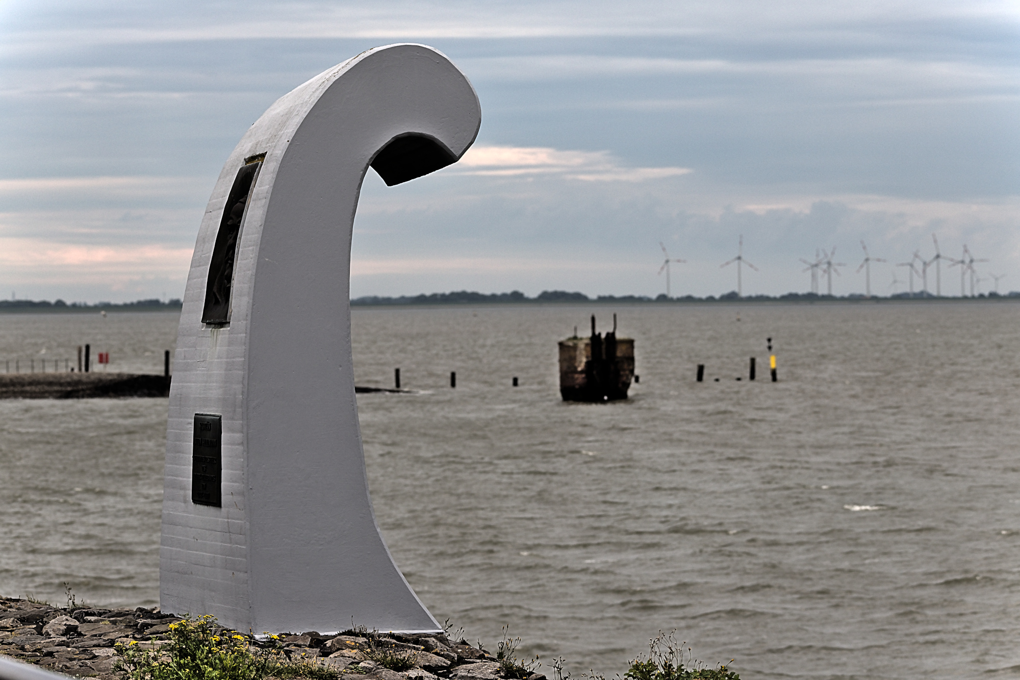 Skulptur am Wasser